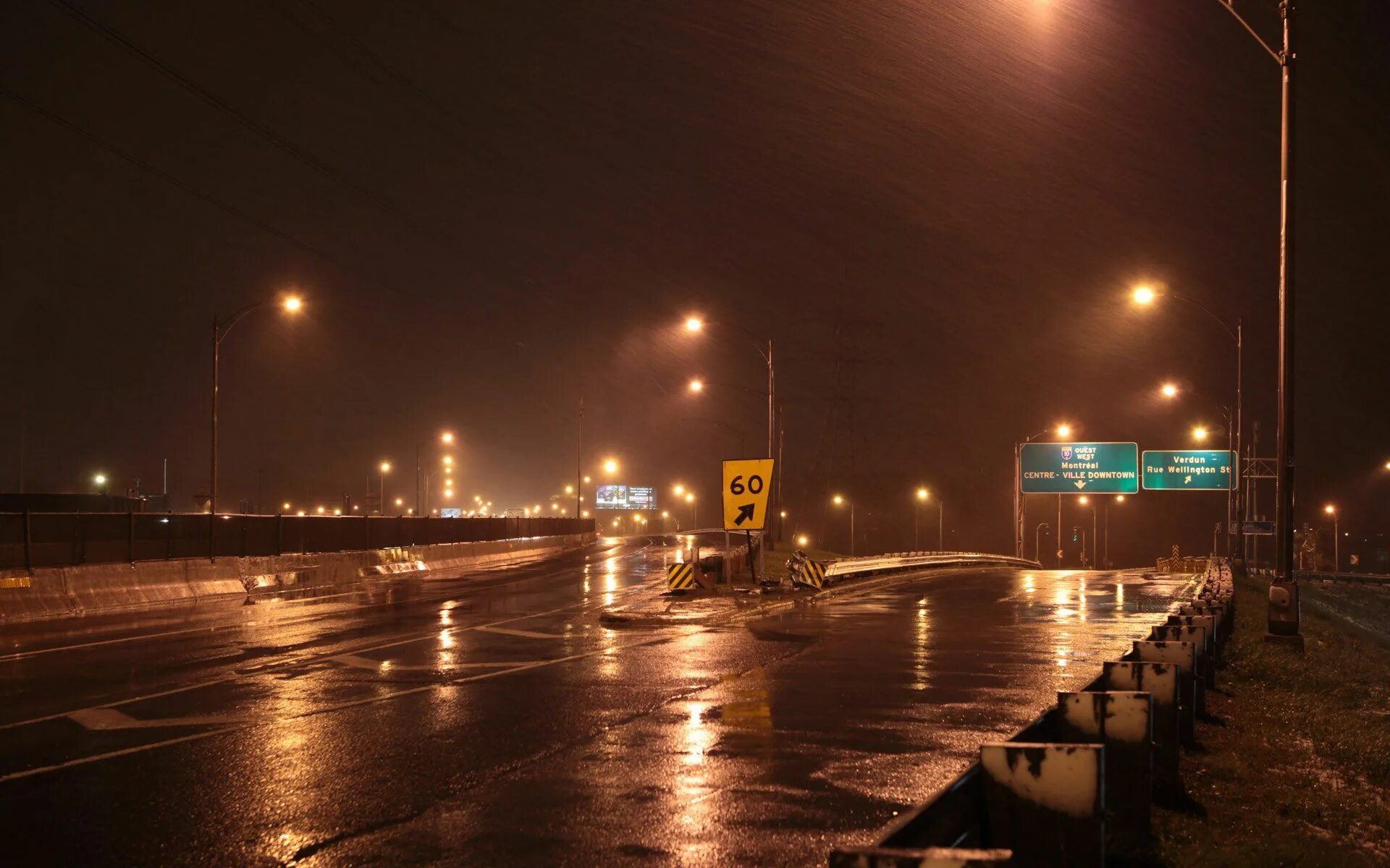 Дорога ночь дождь. Ночная дождливая дорога. Ночная трасса. Мокрая дорога ночью.
