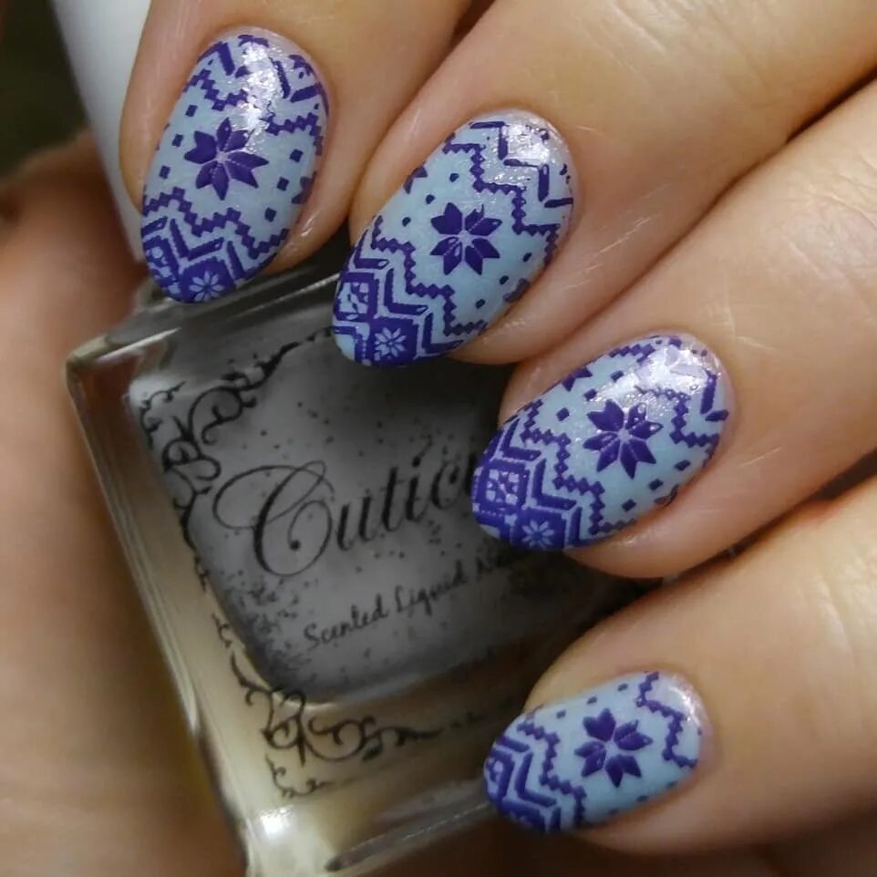 новогодний маникюр стемпинг. новогодний маникюр 2022 со стемпингом. новогодний маникюр со стемпингом. зимний маникюр стемпинг. новогодний маникюр со стемпингом.