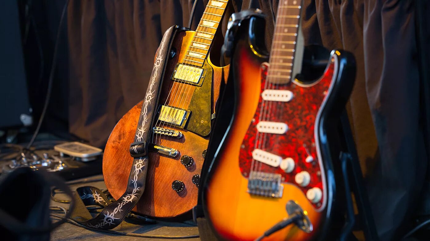 Гибсон vs урал. Gibson les paul standard 60s iced tea. Гитары fender и gibson. Gibson sg standard и special. Гитары fender и gibson.