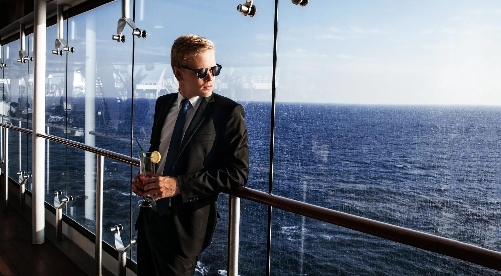 Рич дубай миллионер. Life rich men. Машины богачей. Мужчина миллионер. Рич арабский миллионер.