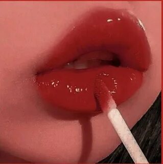 Я крашу губки реснички