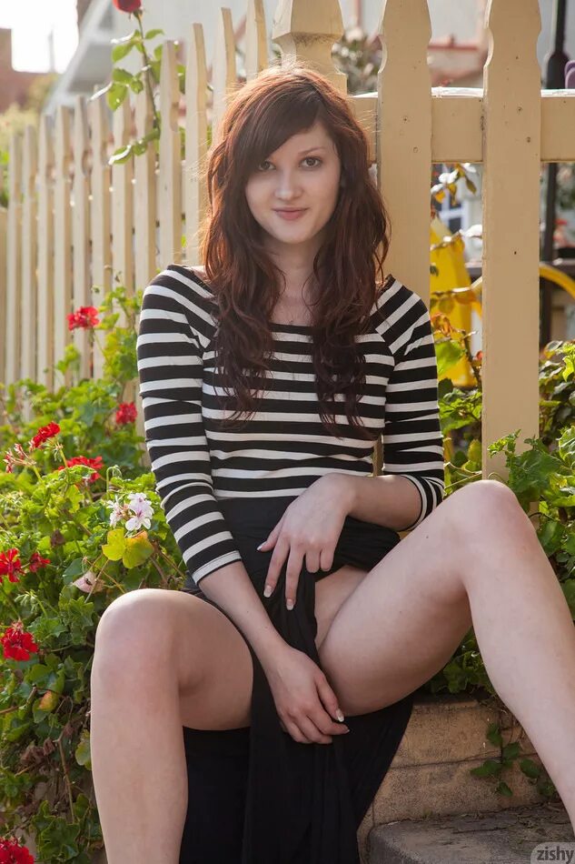 Through the woods турсвик. Asheena woods. Night in the woods мэй и грегг. Night in the woods игра. Наоми вудс блондинка.