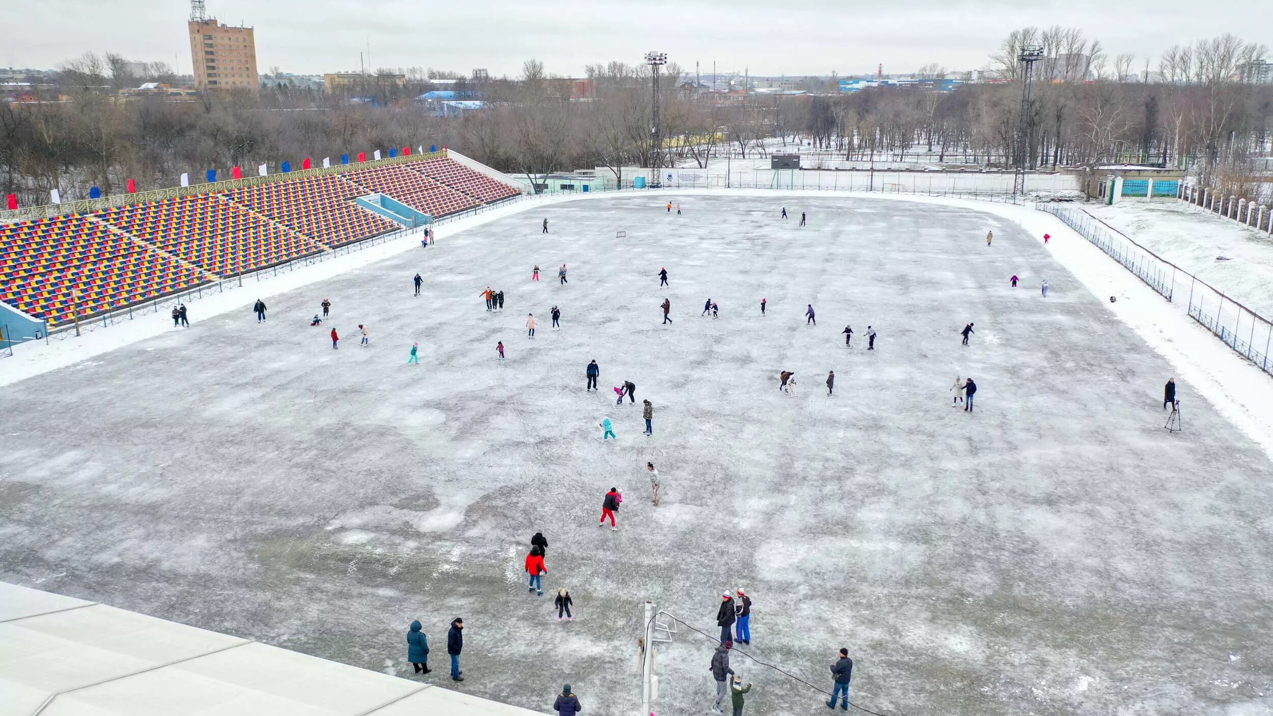 Стадион лыбедь. Стадион Торпедо Люберцы каток. Стадион Торпедо каток 2022. Каток Лыбедь во Владимире. Каток Люберецкий парк.