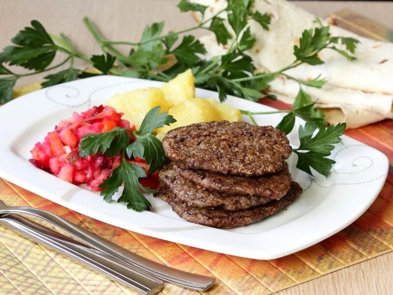 Рецепт котлет с куриной печенью. Печеночные котлеты. котлеты из куриной печени. печёночные котлеты из куриной печени. котлеты с печени куриной.