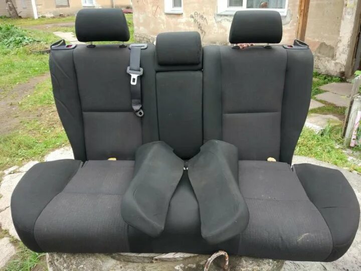 Кожаные сиденья авенсис т250. Сидения тойота авенсис 2008. Toyota avensis 2008 передние сиденья. Сиденья авенсис. Сиденье тойота авенсис.