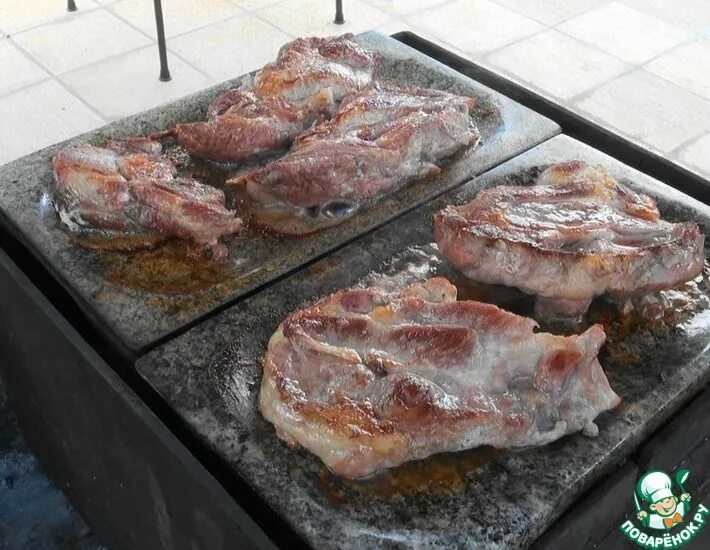 Мясо на камне на мангале. Мясо на камне на мангале. Мясо на камне на мангале. Камень для жарки мяса. Каменный гриль "monolit".
