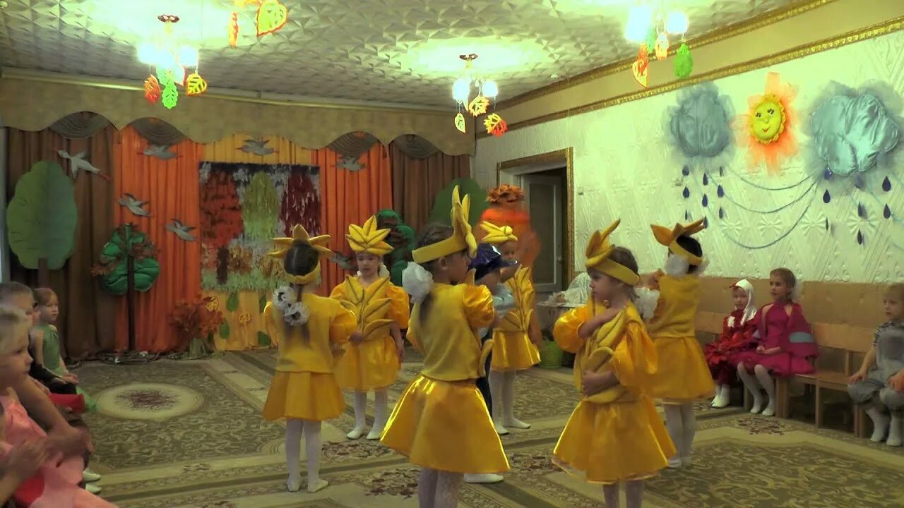 Танец с колосьями. Танец с колосками. Танец с колосьями в детском саду. Танец с колосьями в детском. Атрибут для танца колоски.