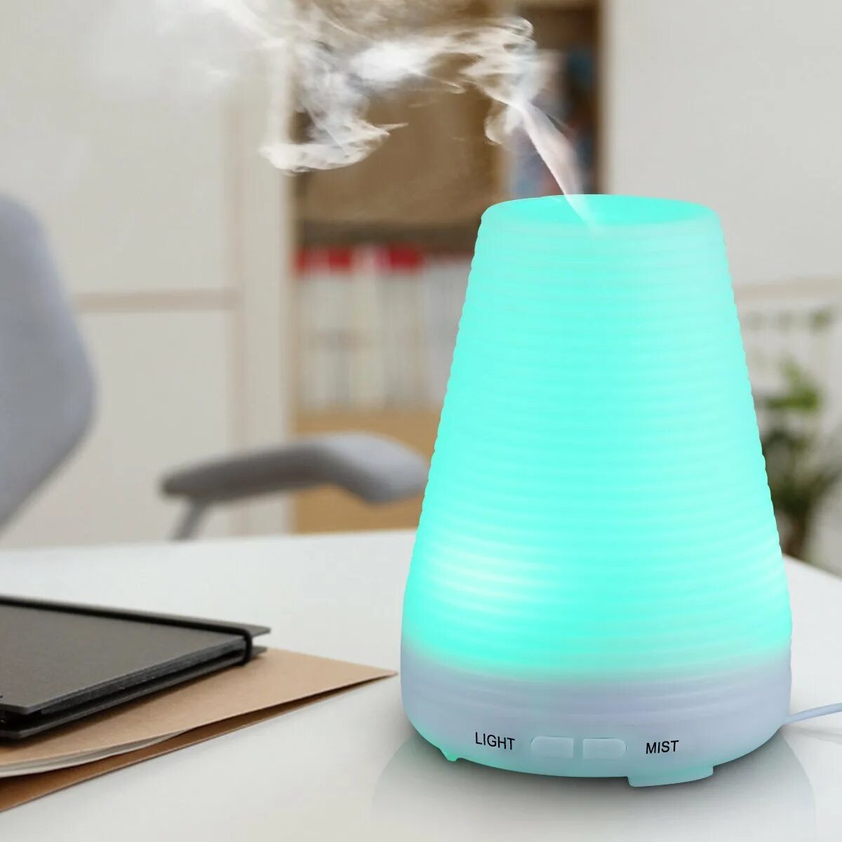 Нужен ли увлажнитель летом. Увлажнитель воздуха Humidifier. Аромадиффузор увлажнитель воздуха. Увлажнитель воздуха в интерьере. Паровой увлажнитель воздуха Старая модель.