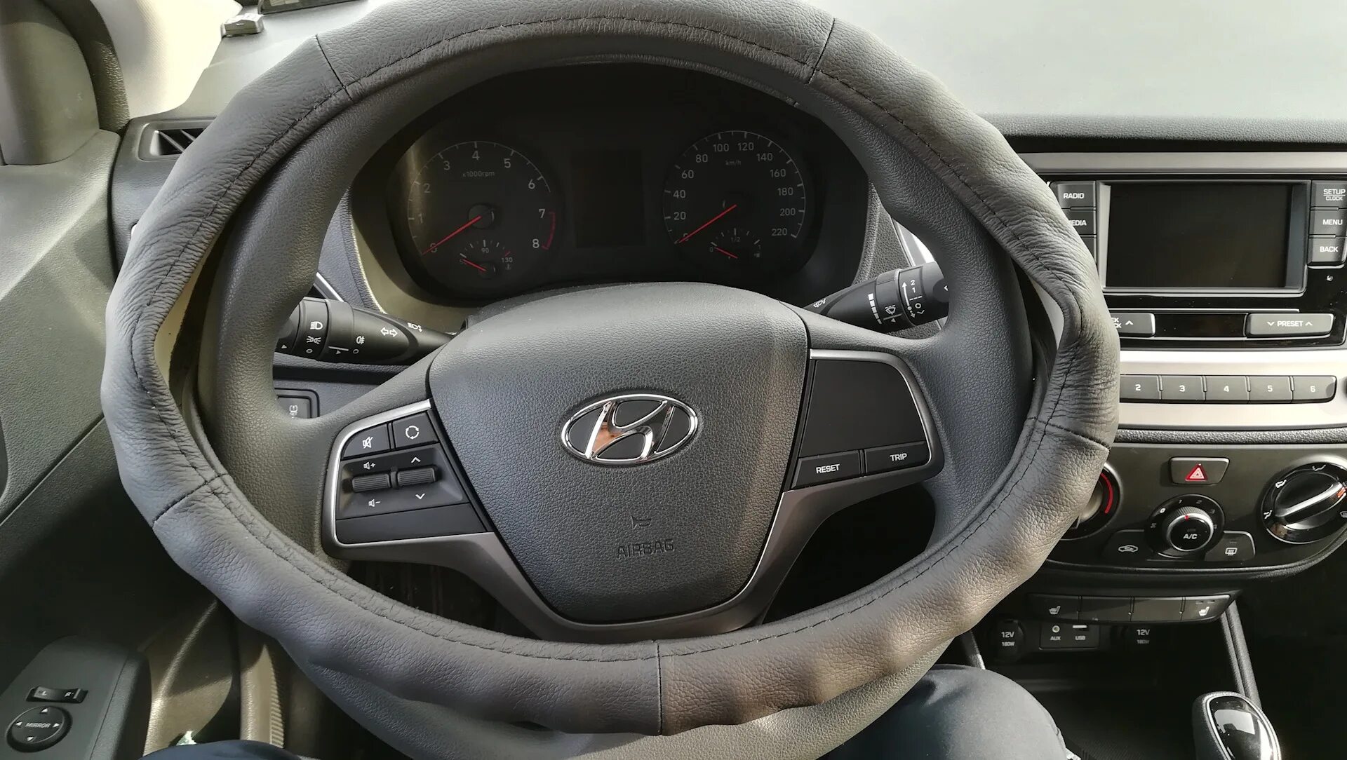 Солярис 2025 руль. Оплетка хендай солярис 2. руль солярис 2. руль hyundai solaris 2025. руль хендай солярис 2.