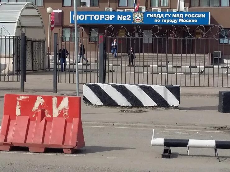 Пункты гаи. Пост дпс здание. Сотрудник дпс смоленск. Аксайский пост дпс. Регистрация в гаи.