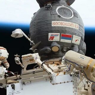 Космическая 22