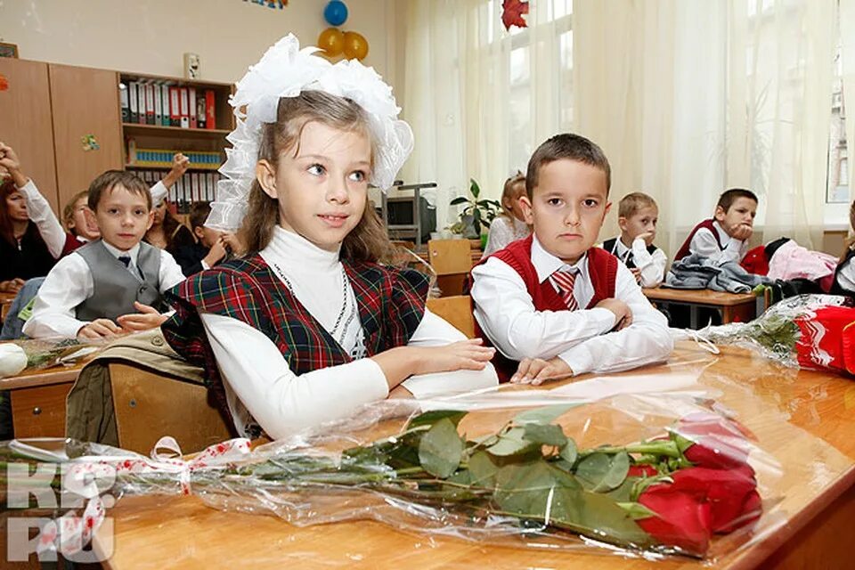 Можно ли пойти в школу в 8. Первоклашка. фото проекты для школьников. первоклашки идут в школу. бантики для первоклашек.