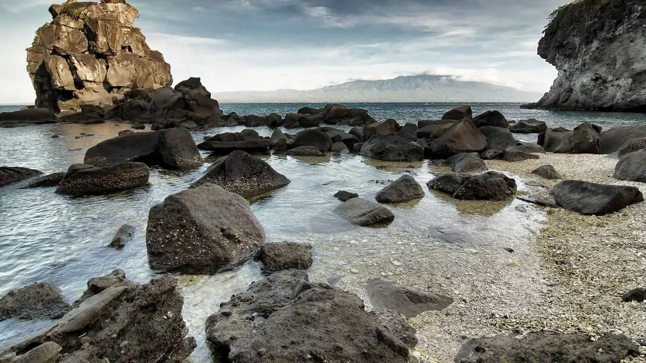 HD Big rocks on the shore Wallpaper Download Free - 146460
