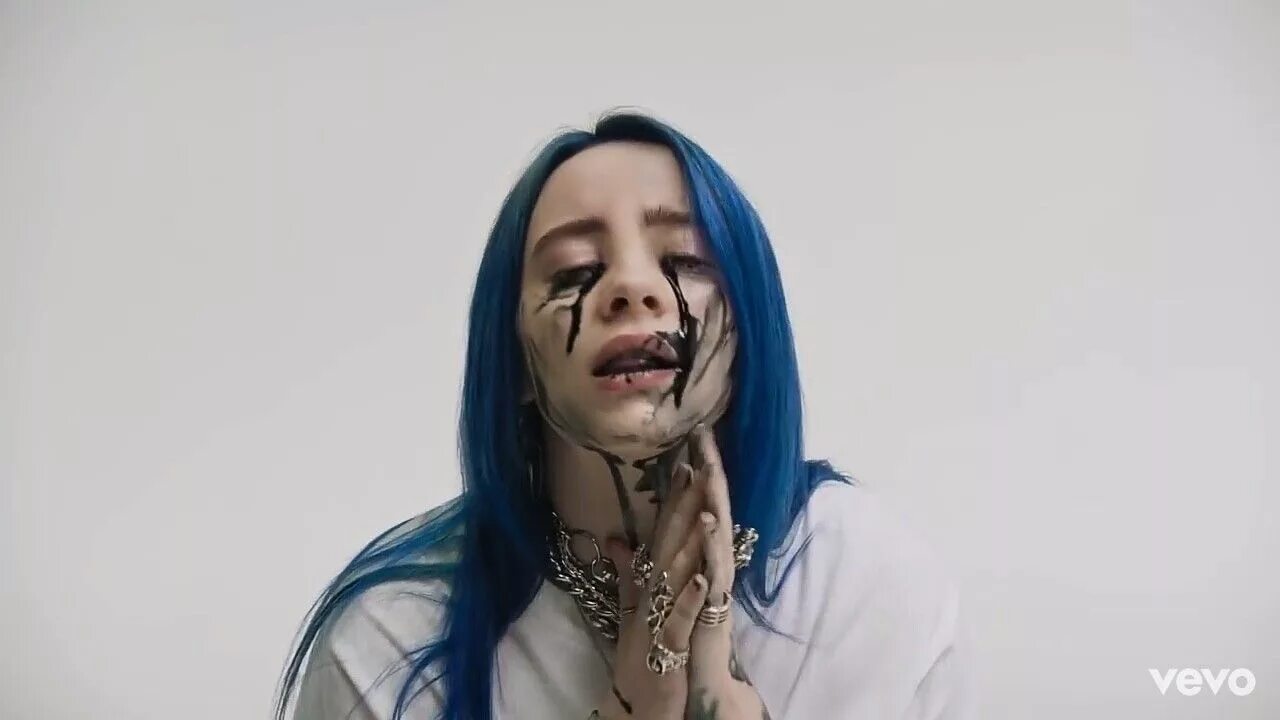 Billie eilish over. Билли Айлиш. Билли Айлиш when the Party's over. Билли Айлиш вен зе пати овер. Billie Eilish с синими волосами.