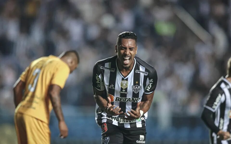 Америка минейро атлетико минейро. Atletico Mineiro. Кристиано Флуминенсе Бразилия. Атлетико Минейро 2019. Атлетико Минейро Флуминенсе 28 ноября 2021.