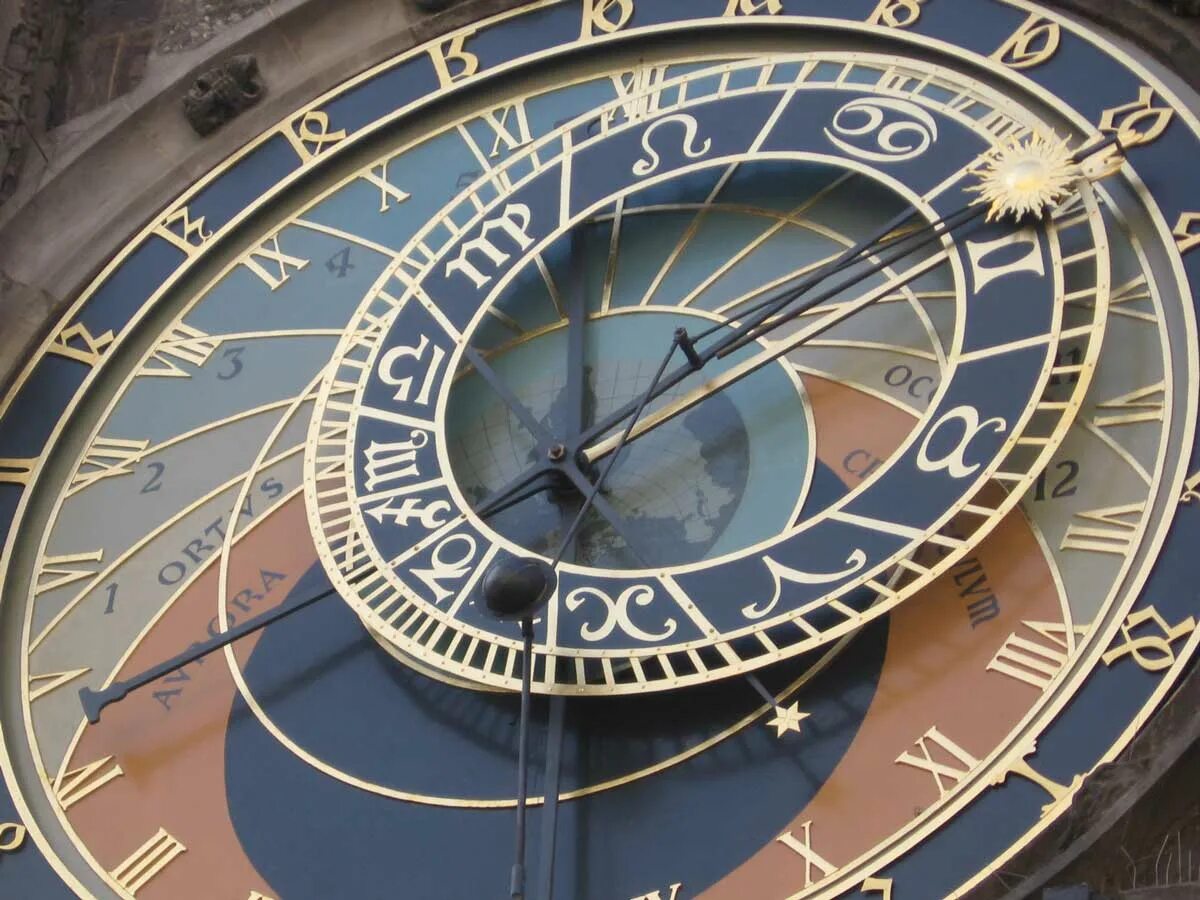 Приключения электроника часы на башне. Бьют часы на старой башне (1979) елена шуенкова. Бьют часы на башне. Часы башня песня. Башня из фильма приключения электроника.