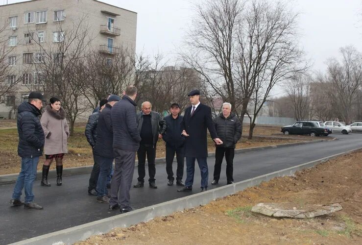 Благодарный площадь строителей. Город благодарный площадь строителей. Благодарный ставропольский. Г благодарный пл строителей 3. Центральная площадь города строитель белгородской области.