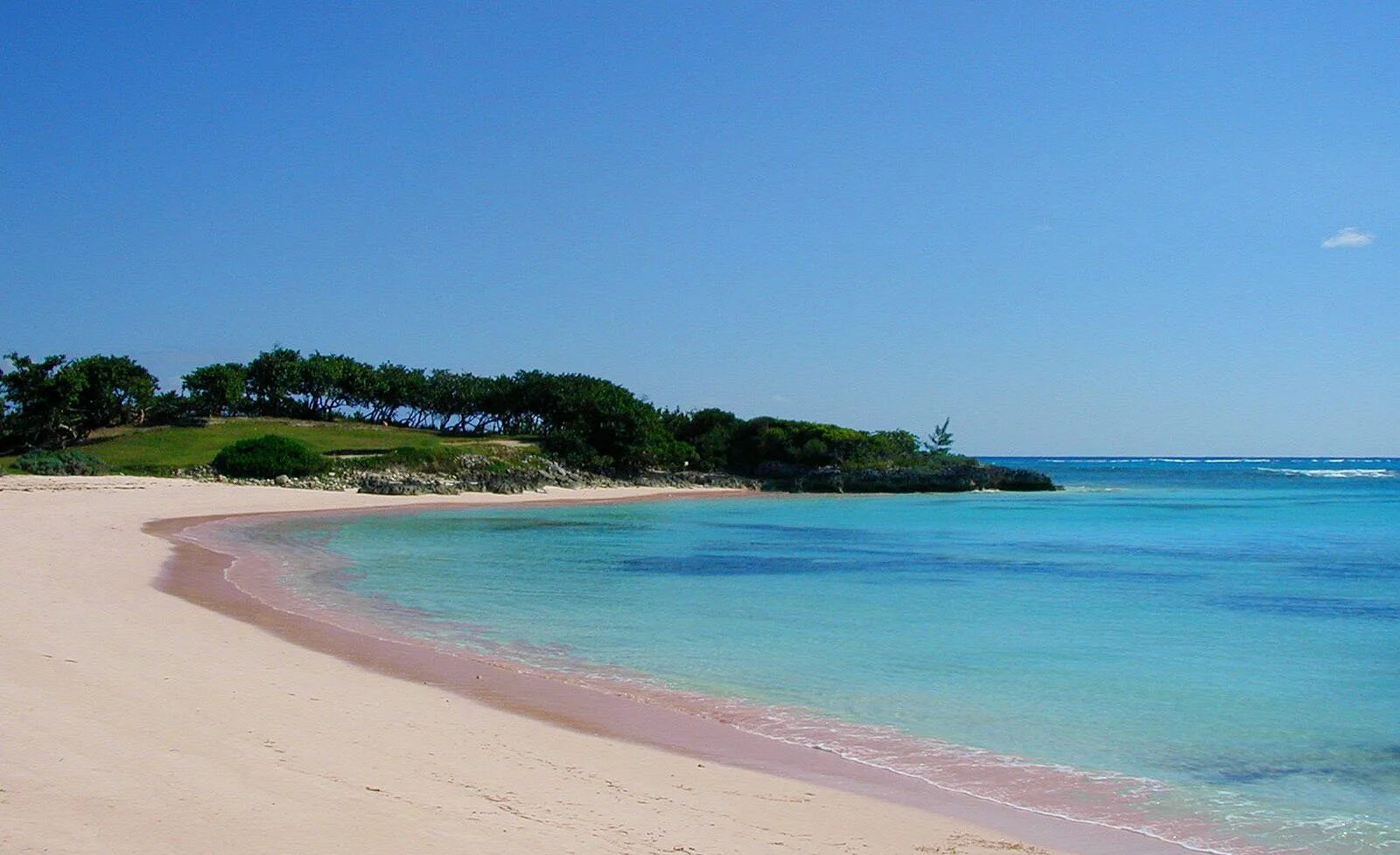 Harbor island. Остров Харбор Багамские острова. Pink Sands Beach Багамские острова. Харбор Айленд Багамы. Пляж Пинк Сэндс Бич Багамские острова.