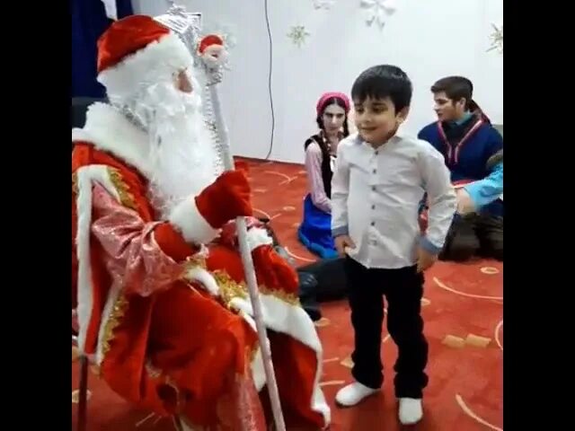 Новый год харам стих. Новый год харам. Новый год харам дед мороз баран. Новый год харам дед мороз баран. Ингушский дед мороз.