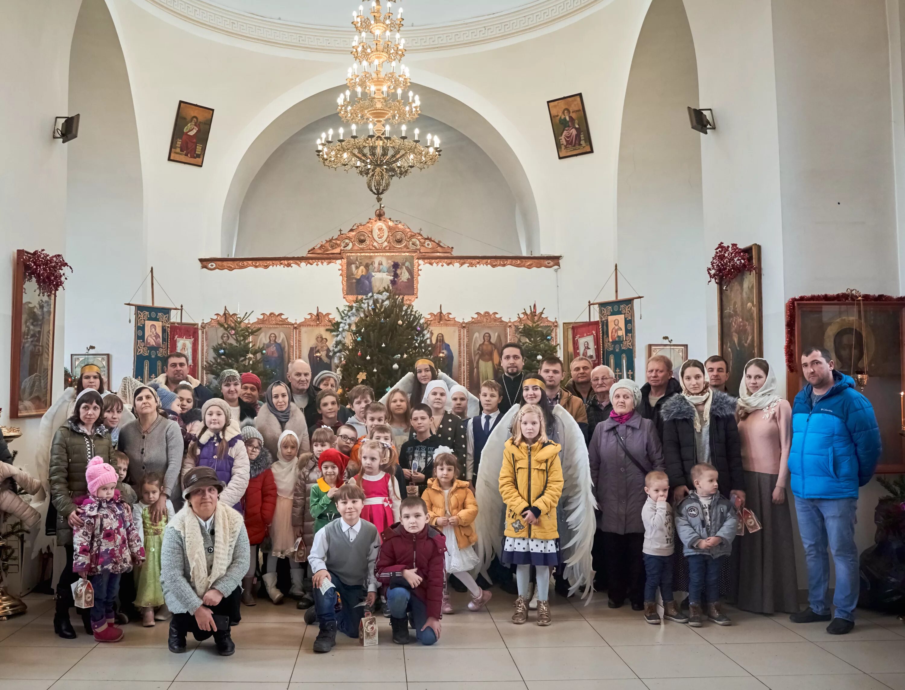 Северное благочиние, ростов-на-дону. Парк займо-обрыв. Толпа церковь обрыв. Займо обрыв обрыв. Старочеркасская пивоварня займо обрыв.