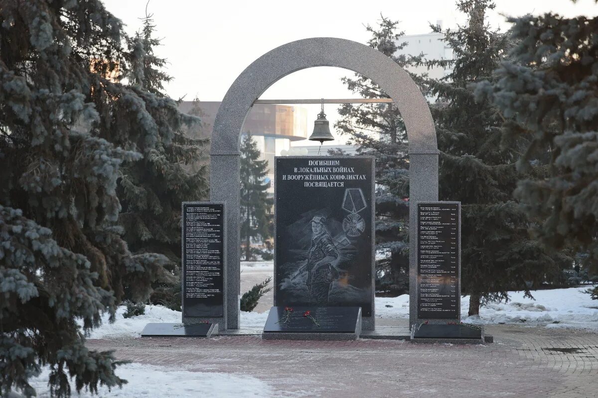 Белгород гибнет. Памятник афганцам Белгород. Памятник погибшим в Афганистане Белгород. Памятник павшим воинам в Афганистане в Оренбурге. Памятник афганцам в Мурманске.