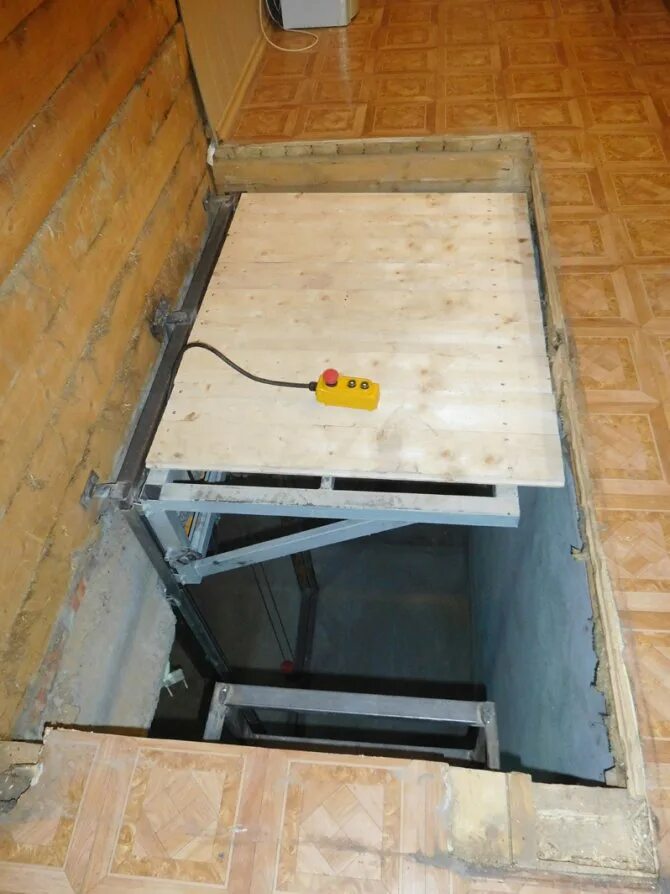 Как делать лифт. Подъемник лифт на 2 этаж. Подъемник для погреба. Лифт подъемник v-2 komfort. Лифт подъемник в погреб.