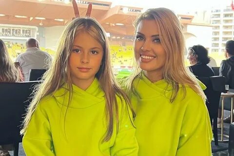 Показала и рассказала про