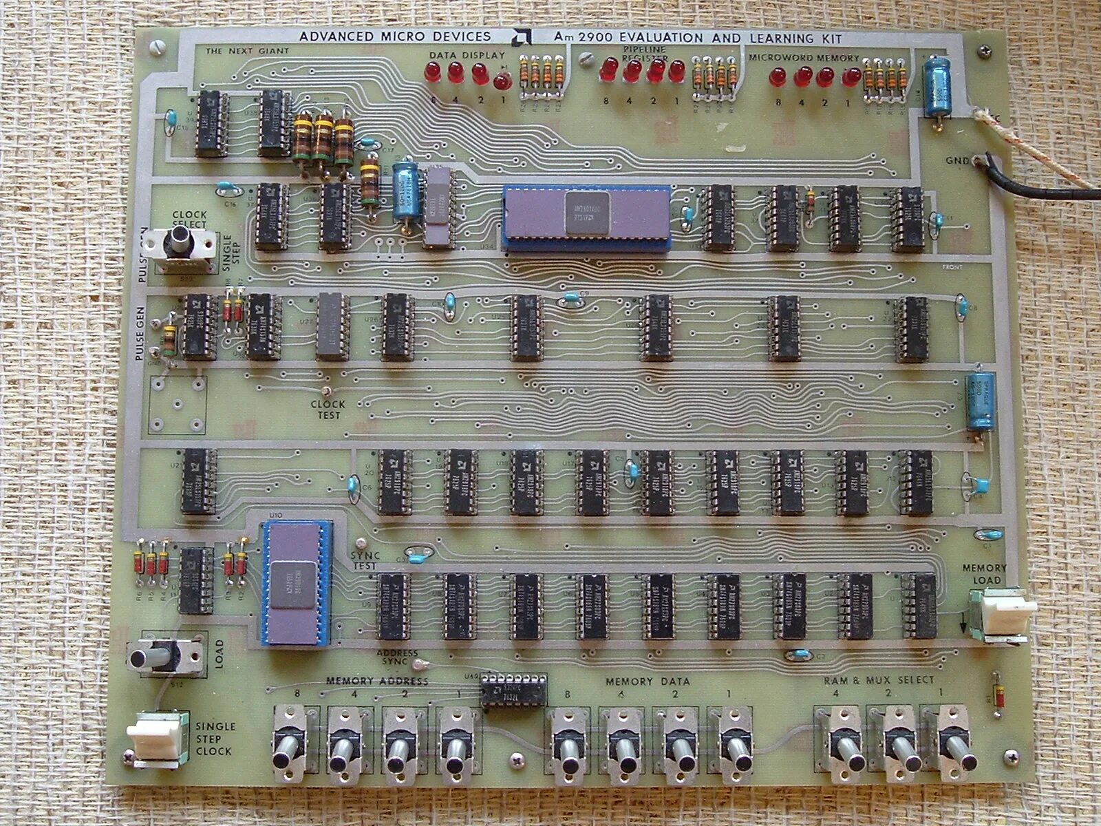 Американский производитель микросхем intel corp. Amd e2 7110 процессор. Asmedia usb 3. Am2901. Amd 486dx2.