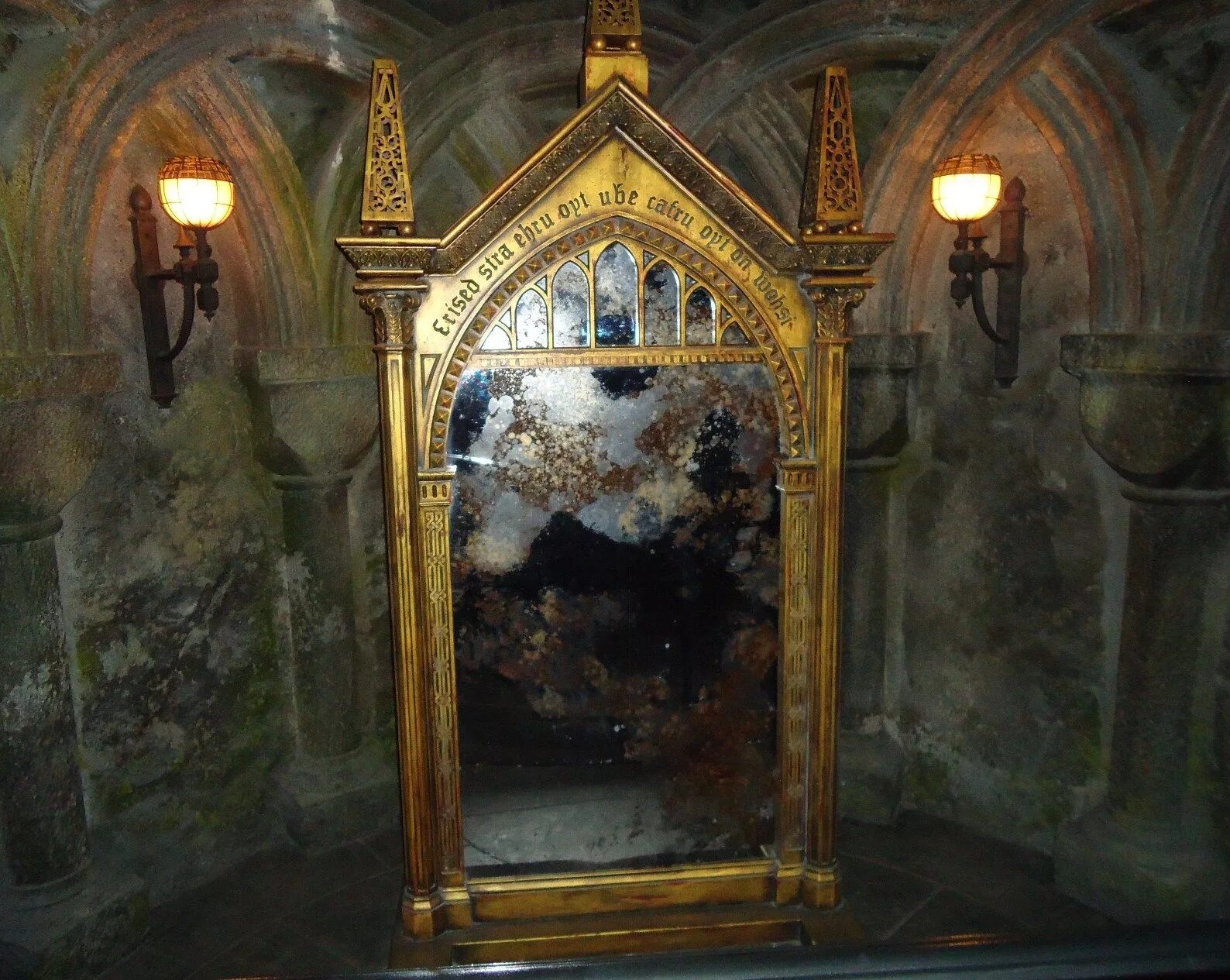 Тайна старого зеркала храм. Еиналеж Гарри Поттер. Зеркало Еиналеж. Гарри и Еиналеж. Гарри Поттер зеркало Эйналейн.