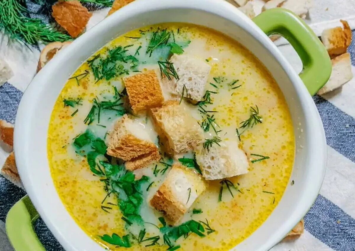 Буламык (сырный суп). Суп с плавленным сыром и курицей и вермишелью. Сырный рыбный суп. Сливочно сырный суп. Суп пюре с плавленным сыром и курицей