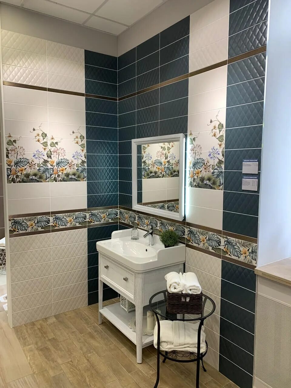 Настенная плитка kerama marazzi традиция. Kerama marazzi гамма белый. Керама марацци ванна голубая. Kerama marazzi плитка. Плитка облицовочная kerama marazzi.