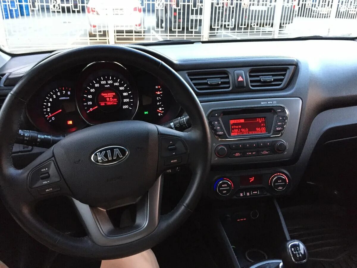 Экономный ремонт обшивки руля KIA Rio (3G), 1,6 л, 2012 года своими руками DRI