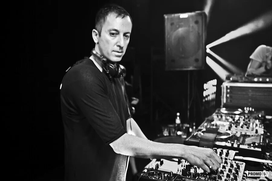 Dubfire. Dubfire музыкант с девушкой 2022. Ю дж д дж