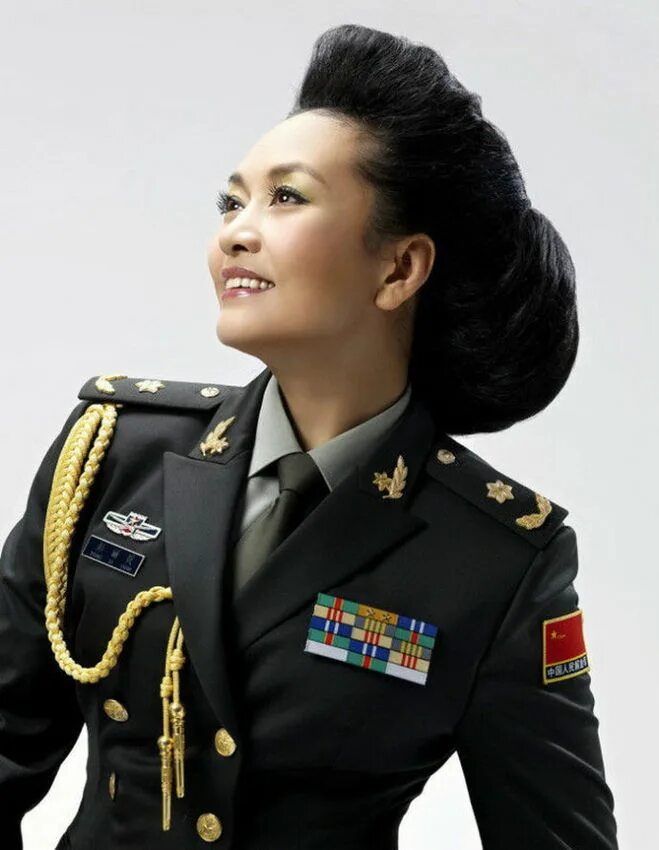 Женщины генералы рф. Пэн Лиюань. Певица Пэн Лиюань. Пэн Лиюань генералы Китая. Леди Китая Пэн Лиюань.
