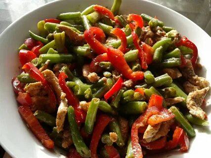 Салат с перцем мясом и фасолью