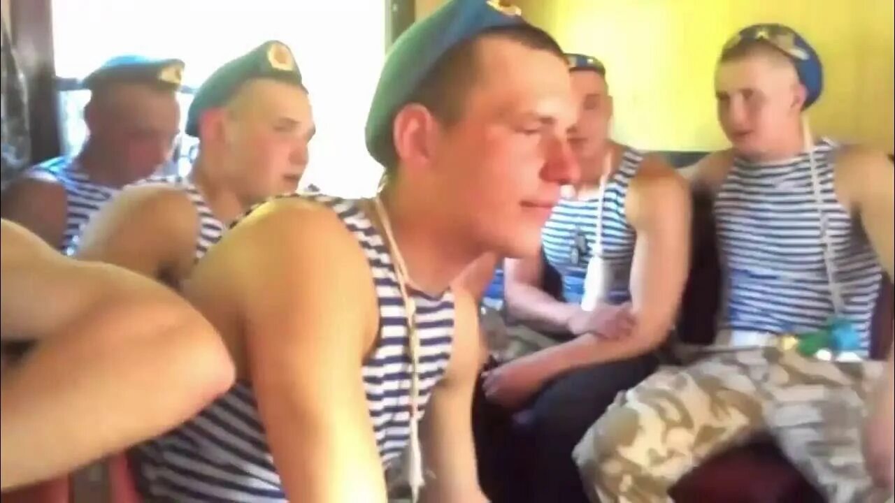 Рота подъем. Едут дембеля. Дмб июнь поезд. Песня дембелей еду домой. Песня дембелей еду домой.