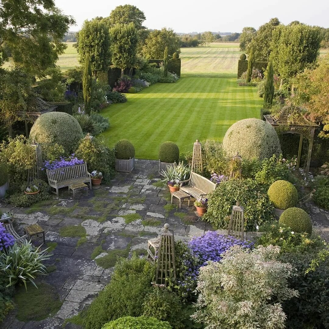 When was the garden. Картина сад. Тайный сад фильм 2020. Английский пейзажный сад. Англия деревня кэмбэлфорд ланшадф садов.