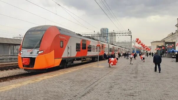 Ласточка Качканар Екатеринбург. Скоростной электропоезд Ласточка. Ласточка бокситы Екатеринбург. Электричка Ласточка.