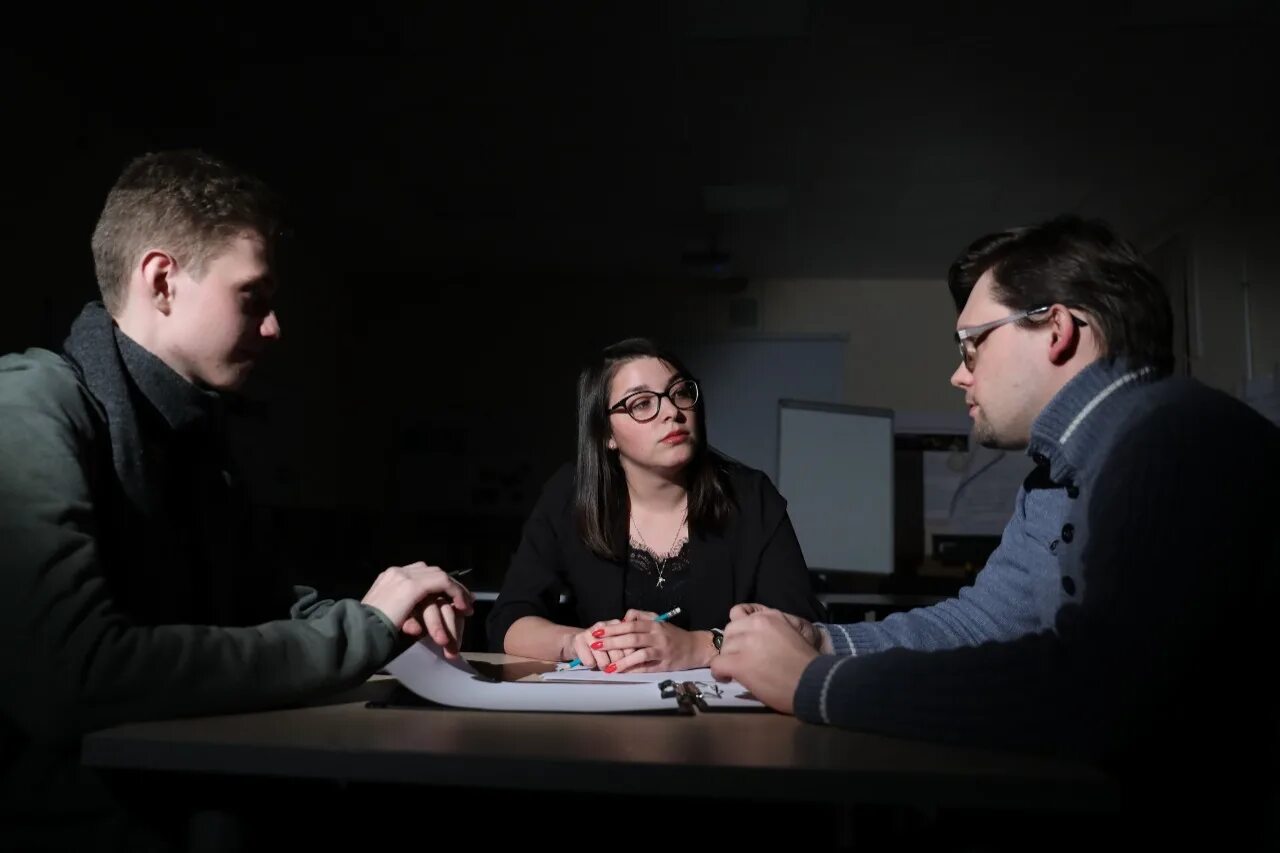 переговоры с участием третьей стороны. компромисс в переговорах. уступки в переговорах. юридический конфликт. трудовые споры.