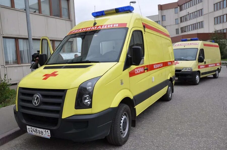 Носилки скорой помощи. Госпитализация на скорой помощи. Перевозка больных тамбов. Скорая тамбов номер. В машине скорой помощи носилки.