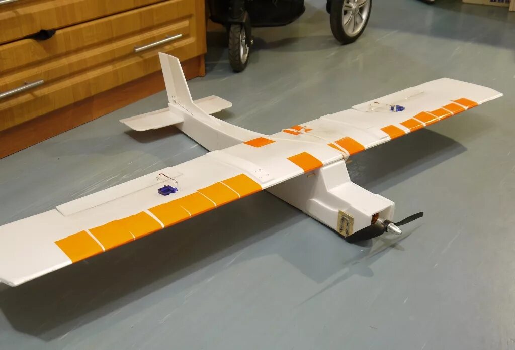 самодельные самолеты на пульте управления. цессна 150 из потолочки. цессна 150 модель из потолочки. самолёт на радиоуправлении своими руками. самолет в радиоуправляемый самоделка.