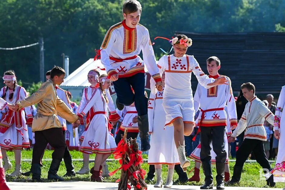 Народно национальные игры. Валда шинясь Мордовский праздник. Валда шинясь. Мордовский народный праздник Шумбрат. Мордовские национальные игры.