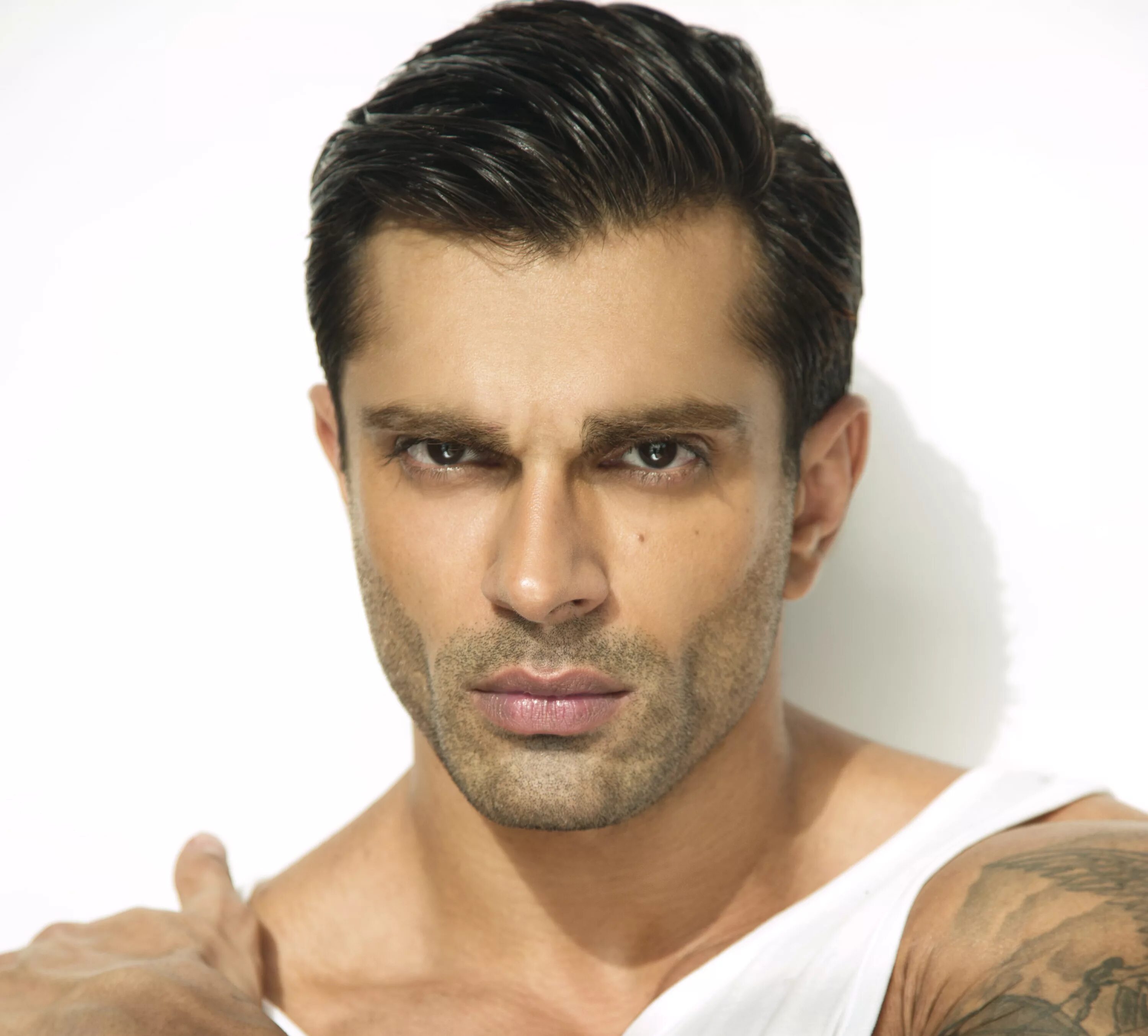 Каран гроувер. Каран сингх. karan singh grover. каран сингх гровер 2025. каран сингх гровер биография.