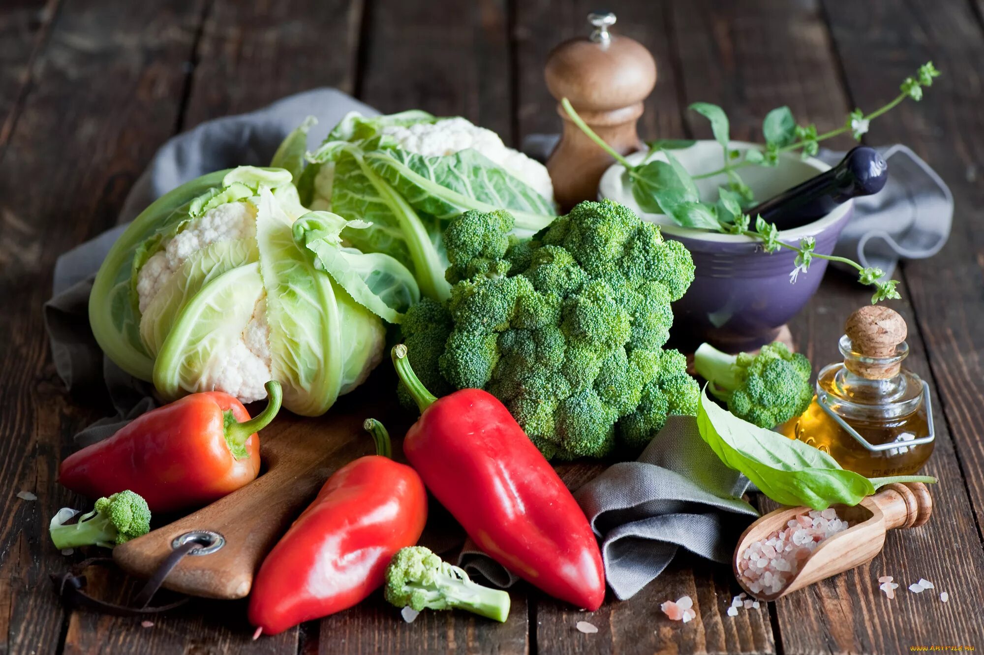 Цветная капуста в томате. Овощи. Овощи на столе. Красивые овощи. Овощи и зелень.