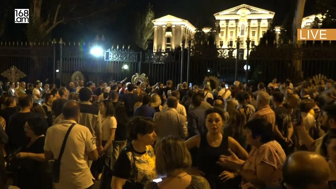 Армяне собрались