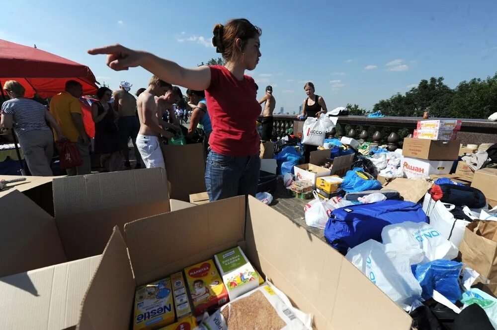 Гуманитарная помощь в международном праве. Гуманитарные чс. гуманитарная раздача пищи. волонтеры при чс. гуманитарная деятельность.