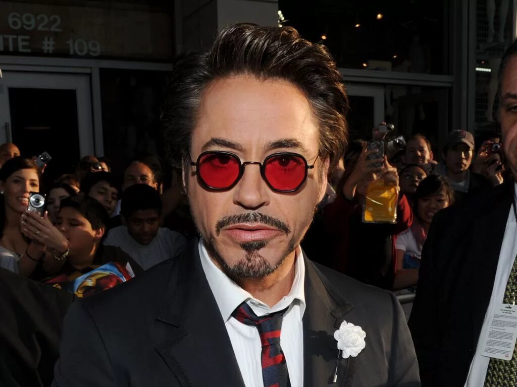 Оскар 2024 дауни младший. Очки Robert Downey Jr.