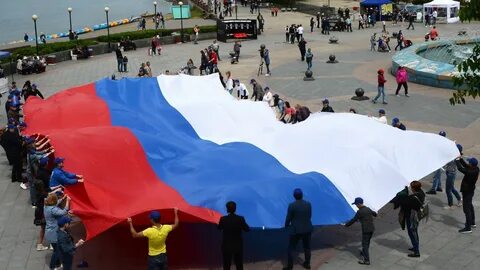 Россияне половиной