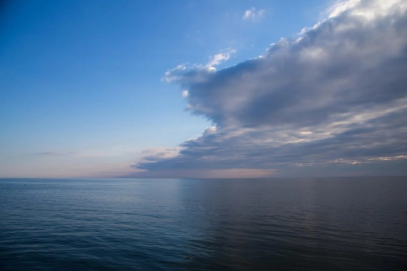 Штиль в тихом океане. Черное море штиль. Азовское море в штиль. Море штиль берег Крым. Морской штиль