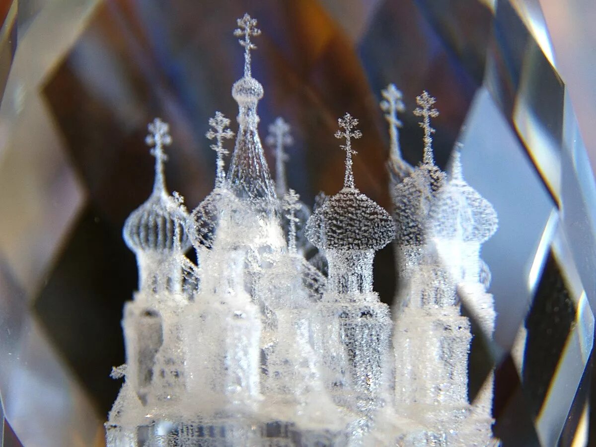 храм из хрусталя. церковь иконы божией матери «неопалимая купина» в городе дятьково. хрустальный храм неопалимая купина город дятьково брянская область. дятьковский храм «неопалимая купина». хрустальный иконостас.